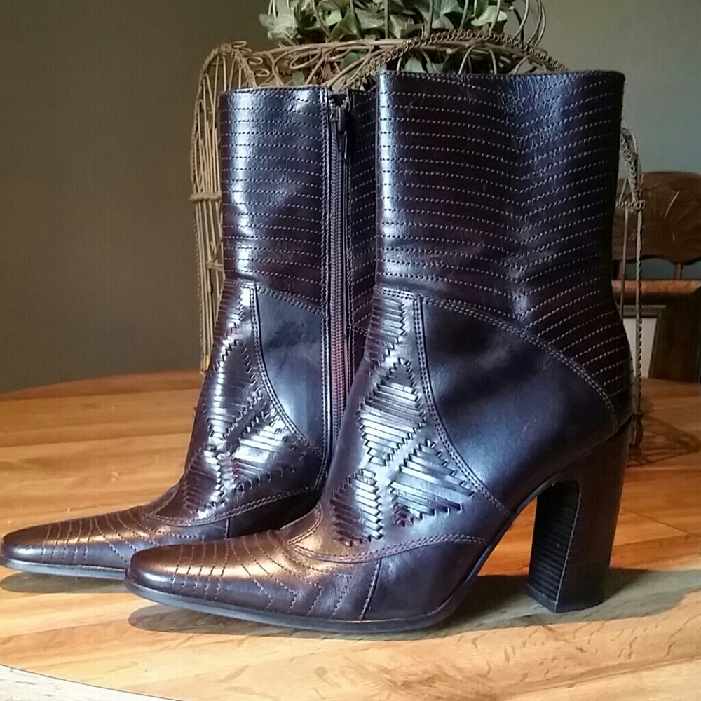 Gorgeous Enzo Anglioni Cowboy Style mid boots
